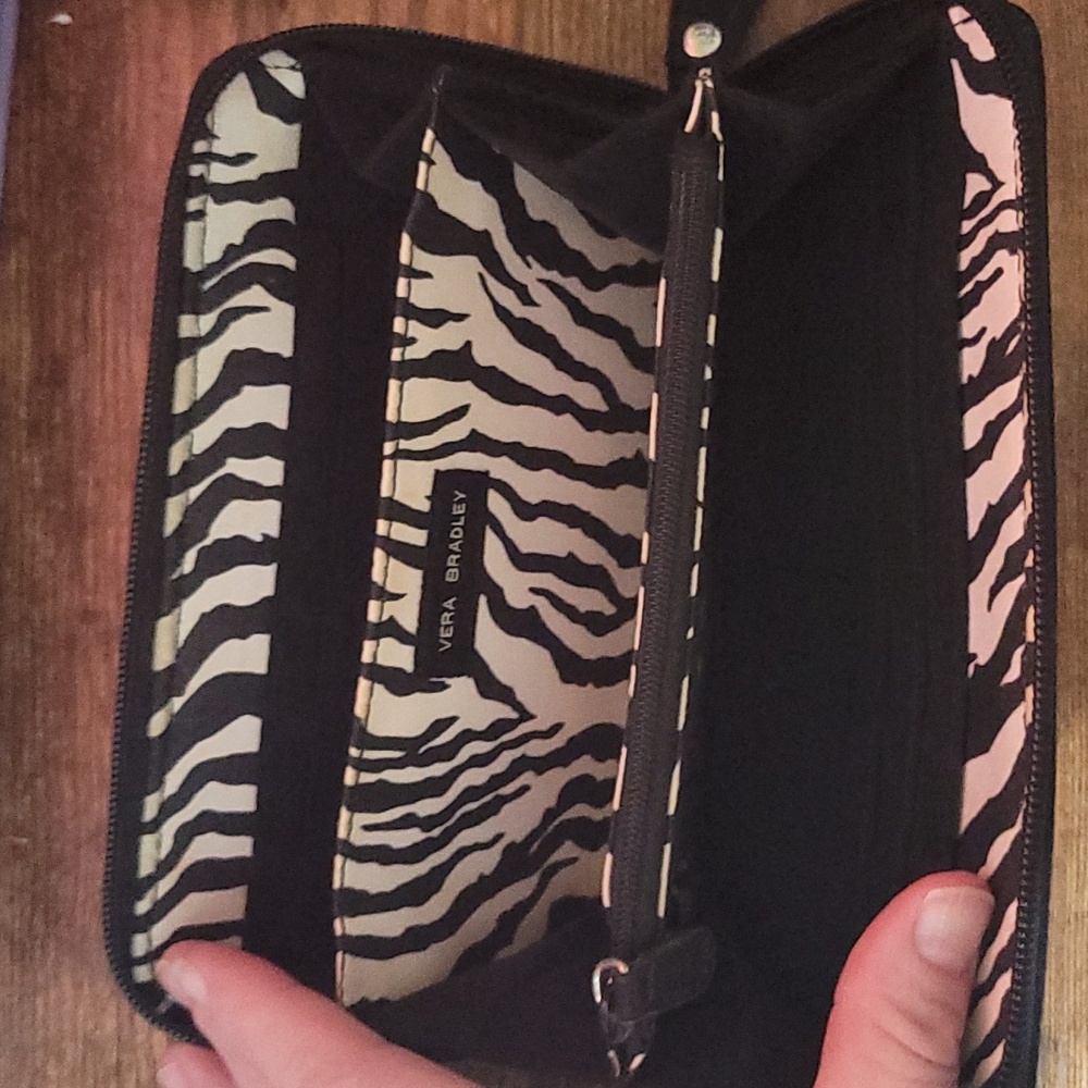 Vera Bradley Black Quilted Zip Wallet Silver Hardware With Zebra Interior Design - Picture 4 of 7